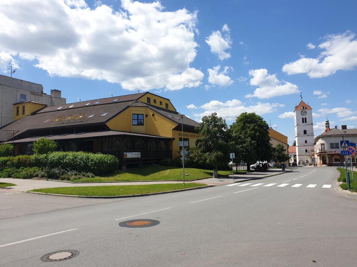 Hotel Strážnice Esterno foto